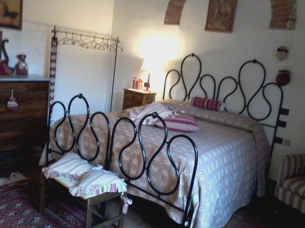 Cisterna Nel Borgo Hotel Castiglione dʼOrcia Værelse billede